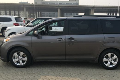 商務車